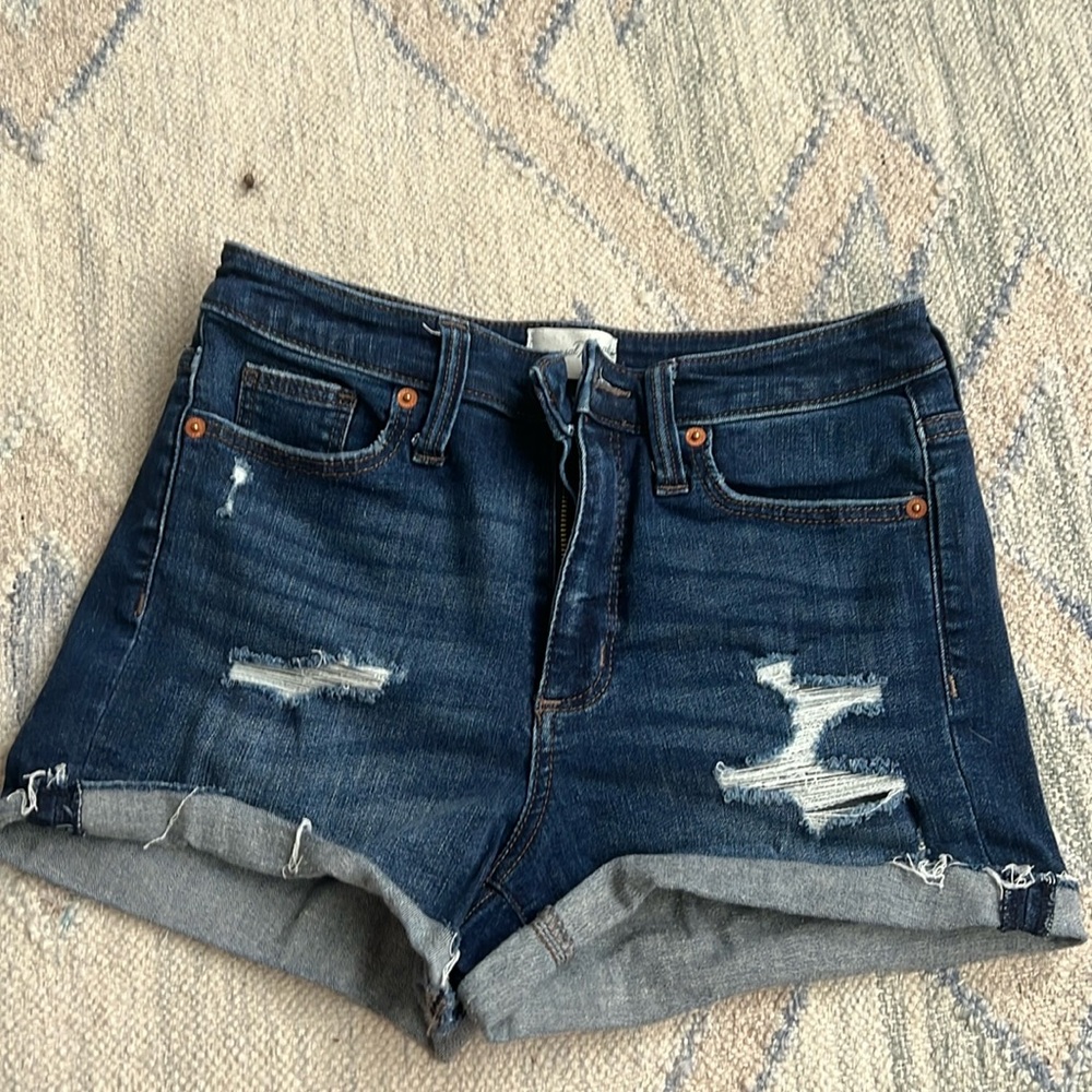 Universal threads high rise midi cut off shorts size 4/27